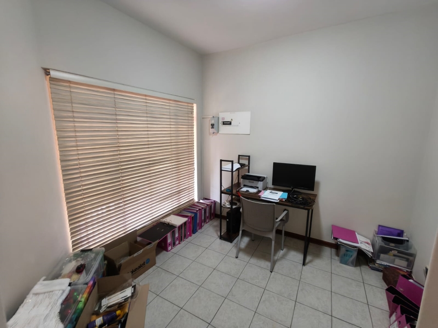 3 Bedroom Property for Sale in Safari Gardens North West